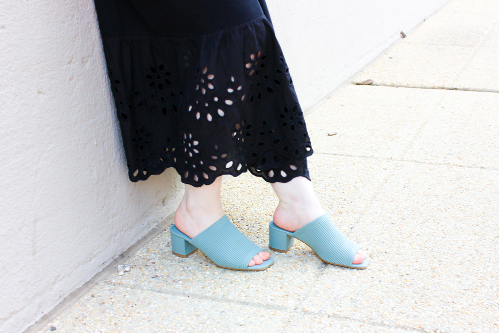 dc woman blogger wearing Everlane Glove Mule